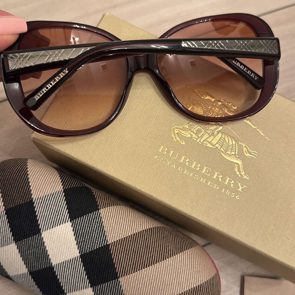 🤎 Burberry Brown Sunglasses 100% Authentic!